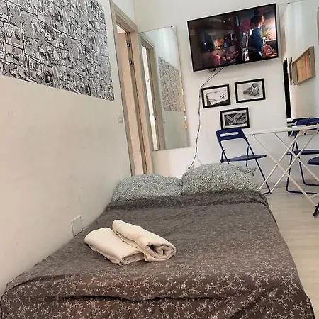 With A Big Balcony Close To The Metro Apartment